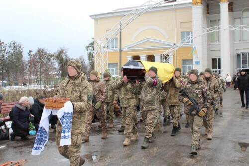 У Славуті провели в останню путь загиблого Героя Віктора Вільбовця