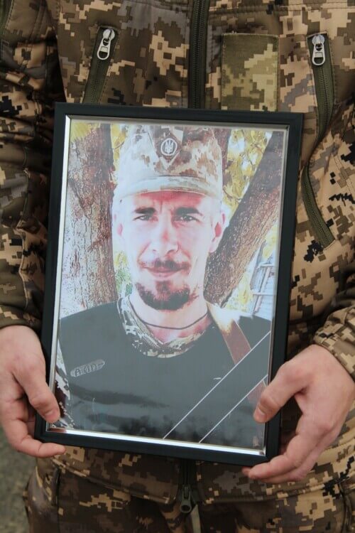 У Славуті провели в останню путь загиблого Героя Віктора Вільбовця