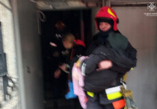 На Шепетівщині через куріння спалахнула квартира, в якій було 12 осіб, із них – троє дітей