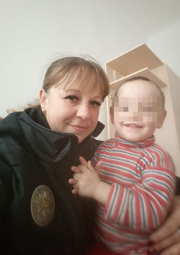 У сусідній з Хмельниччиною області мати покинула дворічне маля на три дні