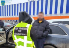 Мешканець Шепетівщини допомагав чоловікам виїхати за кордон під виглядом водіїв-волонтерів