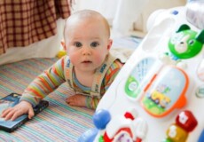 Як та який дитячий килимок обрати немовляті?