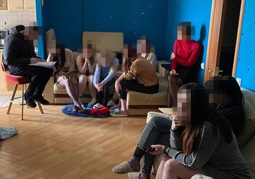 Посадовців міграційки викрили на «дахуванні» «полуничного» бізнесу