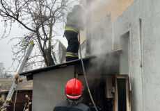 На Шепетівщині рятувальники не дали розповсюдитися вогню