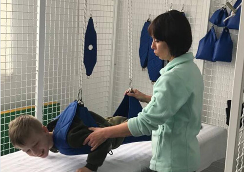 Для дітей Ізяслава передали важливе реабілітаційне обладнання