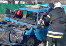 На Шепетівщині внаслідок ДТП в автівці заблокувало чоловіка