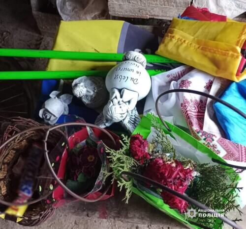 У сусідній із Хмельниччиною області обікрали могилу загиблого
