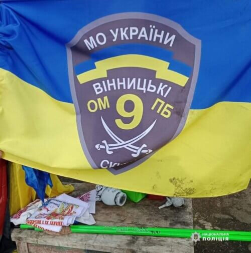 У сусідній із Хмельниччиною області обікрали могилу загиблого