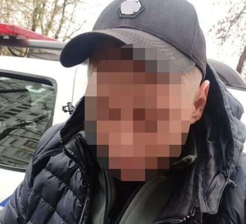 У Хмельницькому чоловік намагався зникнути з поля зору полісменів