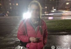 Без права керування та з наркотиками в особливо великих розмірах: у Хмельницькому зупинили жінку