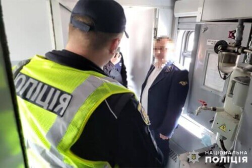 На Хмельниччині затримали провідника, який перевозив ухилянтів за кордон у вентиляційній системі пасажирського вагона