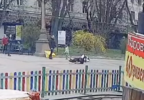 Хлопчик на дитячій машинці збив пенсіонерку: у сусідній із Хмельниччиною області сталася незвичайна ДТП