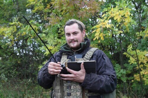 «Комбат» із Хмельниччини переконаний, що найкраще бойового духу додають повідомлення в радіостанції про успішно вражені цілі ворога