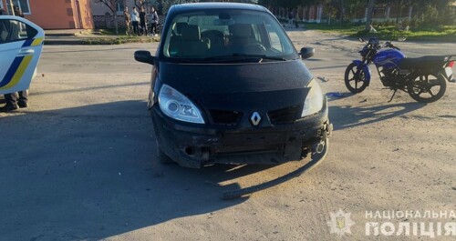 У Шепетівці зіткнулися автівка та мотоцикл: керманич двоколісного в лікарні