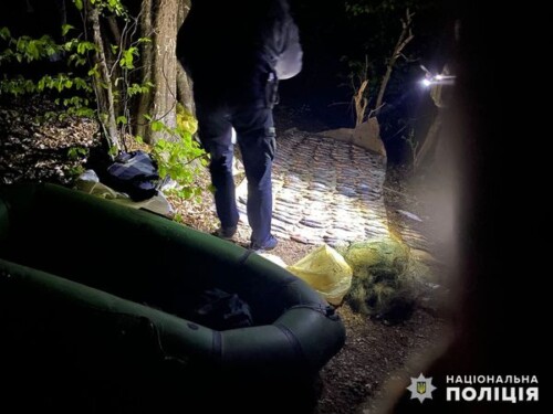 Водні поліцейські з Хмельниччини на Дністрі виловили браконьєрів
