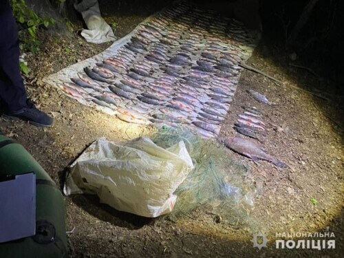 Водні поліцейські з Хмельниччини на Дністрі виловили браконьєрів