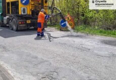 На автошляхах Шепетівщини продовжують ямковий ремонт