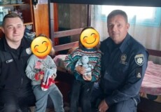На Шепетівщині полісмени заспокоювали дітей, які були налякані конфліктом між батьками