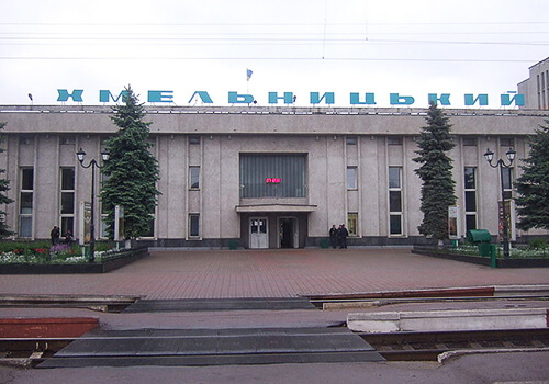 Коли на Хмельниччині чекати відновлення залізничного руху на ділянці, де він був призупинений через вибухи