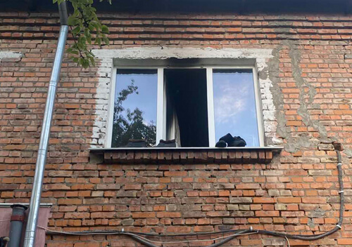 У Шепетівці рятували житло, господиня якого знехтувала правилами пожежної безпеки