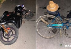 На Хмельниччині зіткнулися мотоцикліст та велосипедист: є травмовані