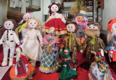 Народна майстриня надала для виставки у Шепетівці авторських ляльок