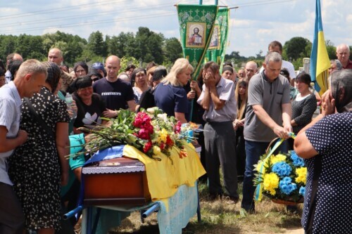 Не зміряти горе родини з Шепетівщини: син повернувся на щиті, а батька вважають зниклим безвісти