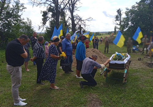 Назавжди у строю: хвороба забрала життя воїна із Шепетівщини