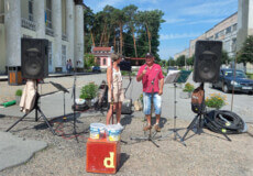 У селищі на Шепетівщині організували вуличний концерт на підтримку захисника