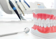 Переваги лікування зубів елайнерами