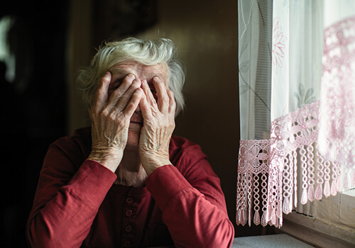 На Хмельниччині доглядальниця створила такі умови підопічній пенсіонерці, що та не витримала