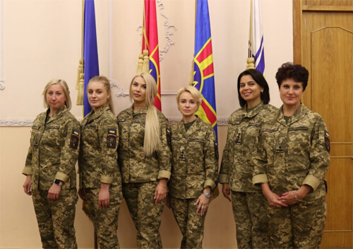Зручна куліска та штани з тунельним поясом: якою буде літня польова форма військовослужбовиць