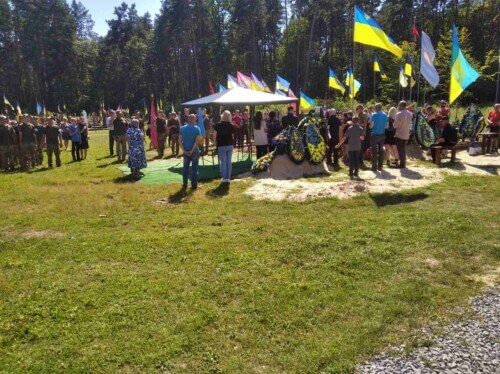 Громада на Шепетівщині попрощалася з Героєм, який загинув ще у червні