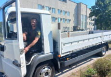 Дрони, вантажівка та позашляховик: громада на Шепетівщині купила необхідне для захисників