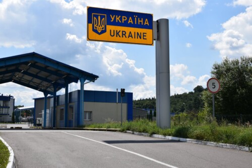 Студентам-чоловікам дозволили виїжджати за кордон: які документи потрібні
