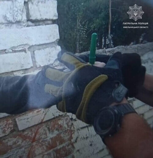 У Хмельницькому чоловіки розгулювали, ймовірно, з наркотичними речовинами