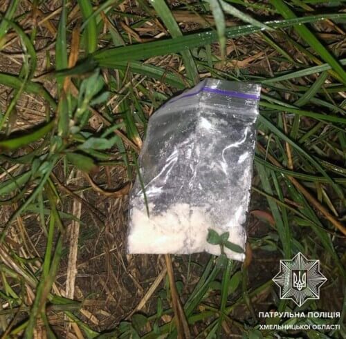 У Хмельницькому чоловіки розгулювали, ймовірно, з наркотичними речовинами