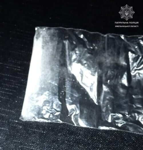 У Хмельницькому чоловіки розгулювали, ймовірно, з наркотичними речовинами