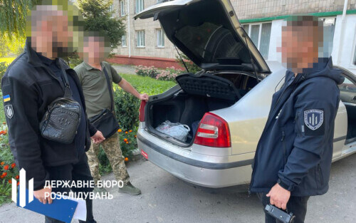 Намагався догодити керівнику: в сусідній із Хмельниччиною області посадовець військкомату постачав наркотики