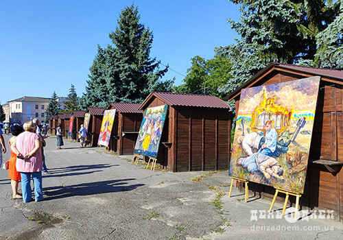 Пів тисячі днів болю та страждань України: у Шепетівці митець створив серію картин про війну