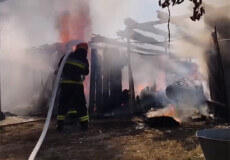 Пожежа на Шепетівщині: споруду повністю охопив вогонь