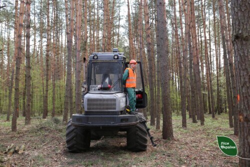 Попри заходи з охорони праці на Хмельниччині є травмований лісоруб