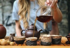 Все більше українців цікавляться ритуалом чайної церемонії: а який посуд для неї потрібний?