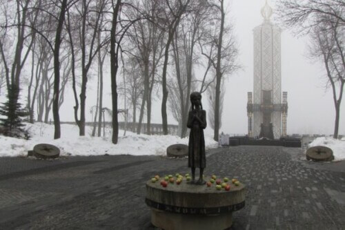 90-ті роковини страшного злочину: Україна і світ вшановують жертв Голодомору 1932–1933 років