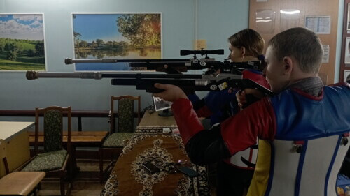 Учениця із Шепетівської ТГ стала призеркою обласного кубку зі стрільби