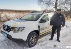 Водійку, що потрапила у снігову пастку, врятував шериф із Шепетівщини