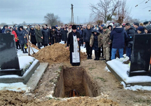 На Шепетівщині полеглого воїна не відспівали у рідному храмі