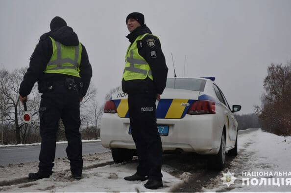 На Шепетівщині поліцейські посилено патрулюють автошляхи району