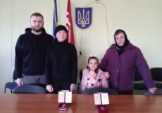 На Шепетівщині рідні загиблих Героїв отримали їх посмертні нагороди