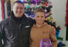 Хоче бути як тато: на Шепетівщині поліцейські привітали сина загиблого колеги